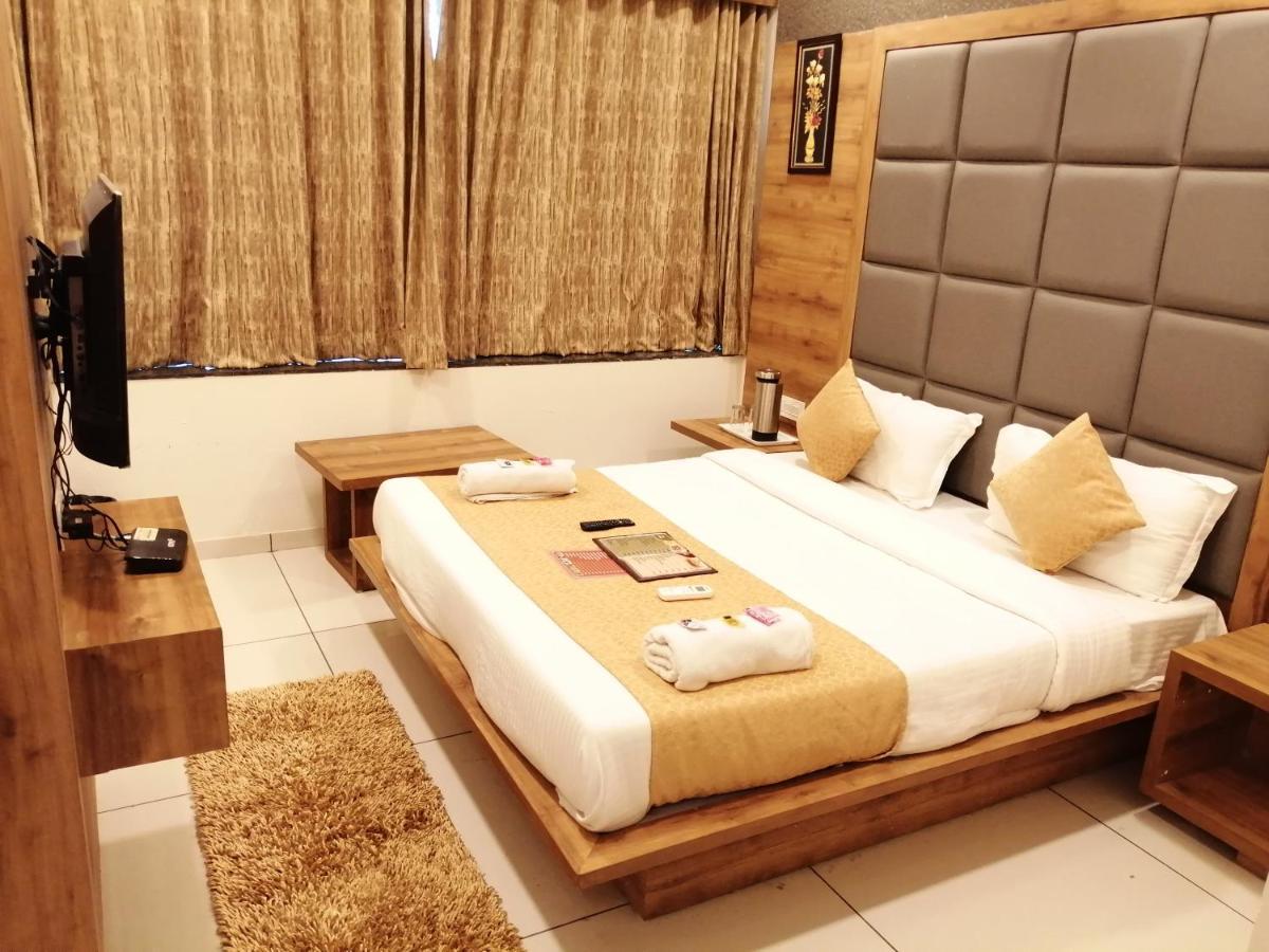 Hotel Golden City Vadodara Extérieur photo