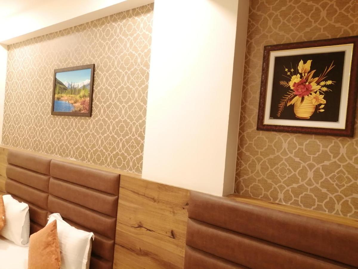 Hotel Golden City Vadodara Extérieur photo