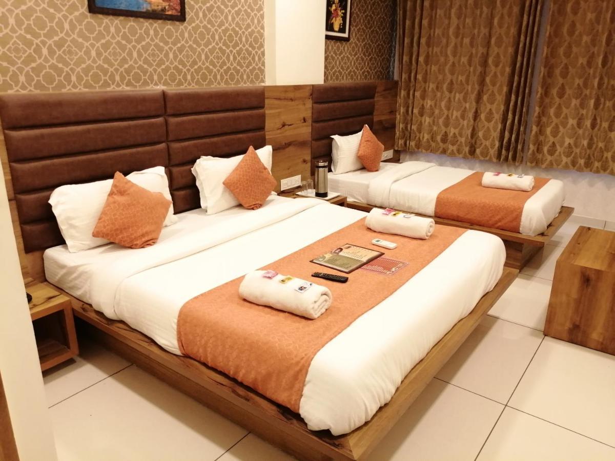 Hotel Golden City Vadodara Extérieur photo