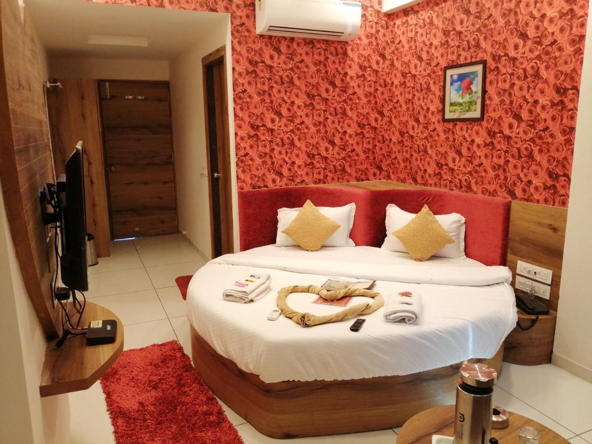 Hotel Golden City Vadodara Extérieur photo